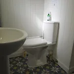 Feriehus Chez Pauline, Gavray. House With Secure Parking, Wi-fi & Garage. Gavray-sur-Sienne