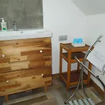 Chez Pauline, Gavray. House With Secure Parking, Wi-fi & Garage. Feriehus