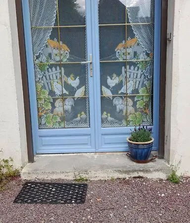 Dom wakacyjny Chez Pauline, Gavray. House With Secure Parking, Wi-fi & Garage.