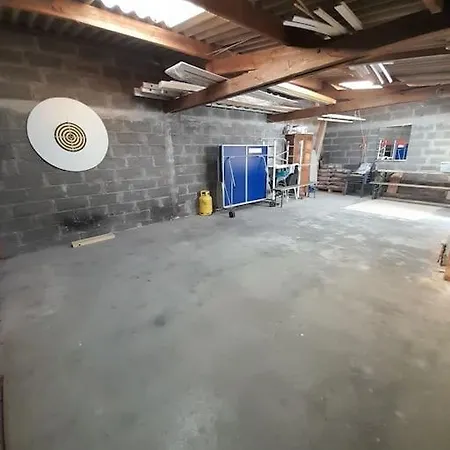 Chez Pauline, Gavray. House With Secure Parking, Wi-fi & Garage. بيت للعطل Gavray-sur-Sienne