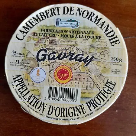 Dom wakacyjny Chez Pauline, Gavray. House With Secure Parking, Wi-fi & Garage.