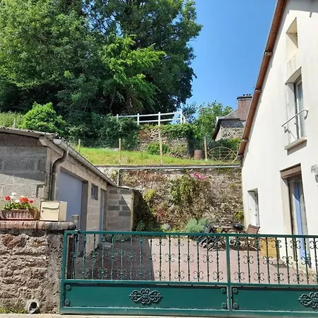 度假居 Chez Pauline, Gavray. House With Secure Parking, Wi-fi & Garage. Gavray-sur-Sienne