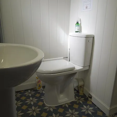 Dom wakacyjny Chez Pauline, Gavray. House With Secure Parking, Wi-fi & Garage. Gavray-sur-Sienne