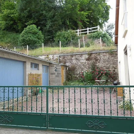 度假居 Chez Pauline, Gavray. House With Secure Parking, Wi-fi & Garage.