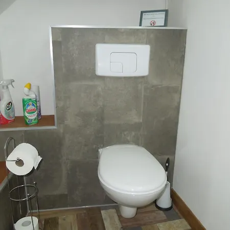 Chez Pauline, Gavray. House With Secure Parking, Wi-fi & Garage. بيت للعطل Gavray-sur-Sienne