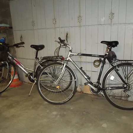 Chez Pauline, Gavray. House With Secure Parking, Wi-fi & Garage.