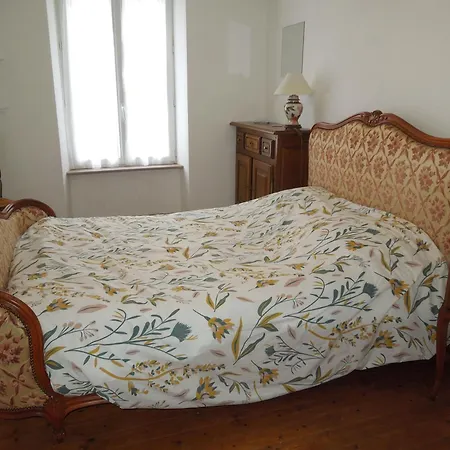 度假居 Chez Pauline, Gavray. House With Secure Parking, Wi-fi & Garage. *