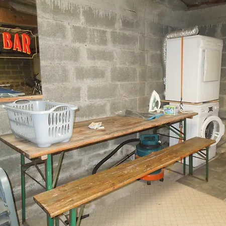 Chez Pauline, Gavray. House With Secure Parking, Wi-fi & Garage. بيت للعطل Gavray-sur-Sienne