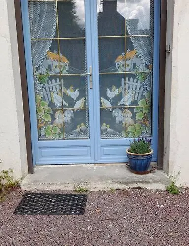 Casa de Férias Chez Pauline, Gavray. House With Secure Parking, Wi-fi & Garage.