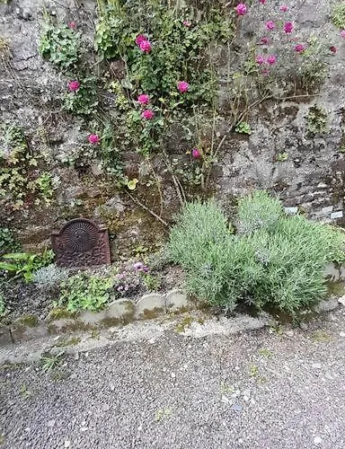 Chez Pauline, Gavray. House With Secure Parking, Wi-fi & Garage. Casa de Férias