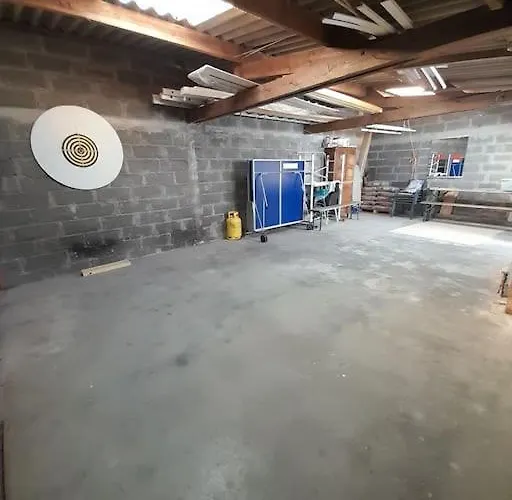 Chez Pauline, Gavray. House With Secure Parking, Wi-fi & Garage. Casa de Férias Gavray-sur-Sienne