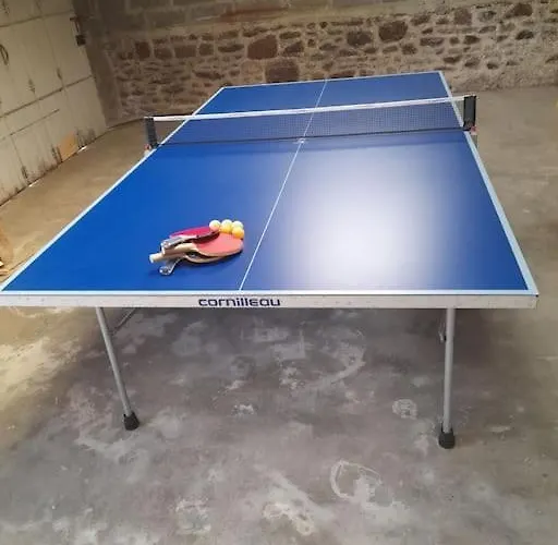 Chez Pauline, Gavray. House With Secure Parking, Wi-fi & Garage. Casa de Férias