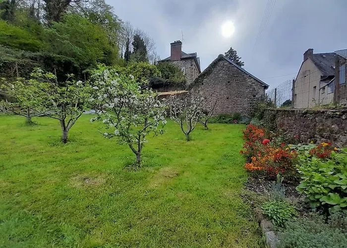 Casa de Férias Chez Pauline, Gavray. House With Secure Parking, Wi-fi & Garage.