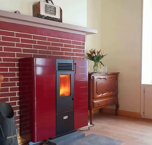 Casa de Férias Chez Pauline, Gavray. House With Secure Parking, Wi-fi & Garage.