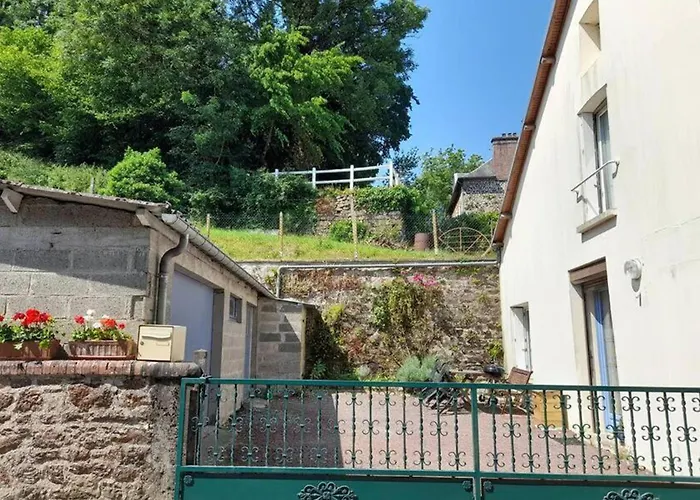 Casa de Férias Chez Pauline, Gavray. House With Secure Parking, Wi-fi & Garage. Gavray-sur-Sienne