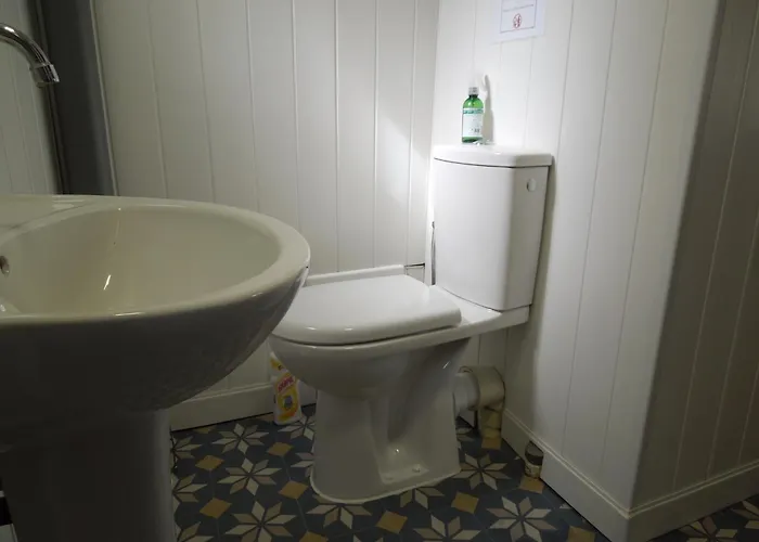 Casa de Férias Chez Pauline, Gavray. House With Secure Parking, Wi-fi & Garage. Gavray-sur-Sienne