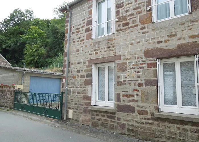 Chez Pauline, Gavray. House With Secure Parking, Wi-fi & Garage.