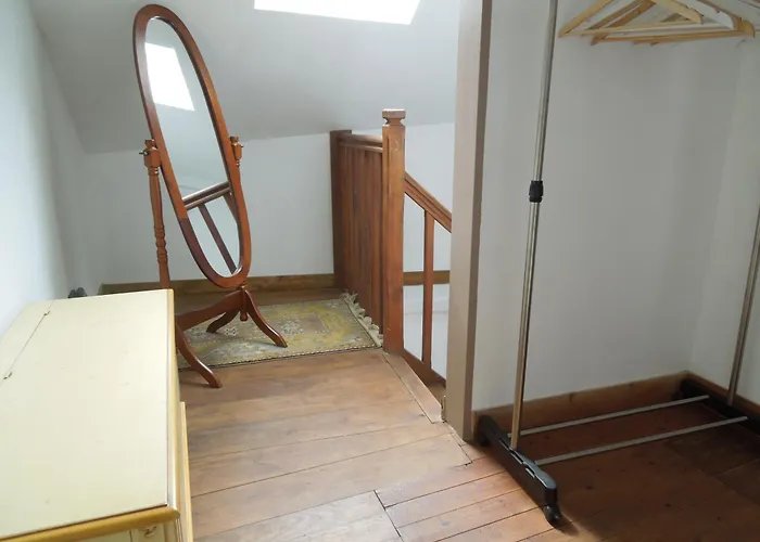 Casa de Férias Chez Pauline, Gavray. House With Secure Parking, Wi-fi & Garage. *