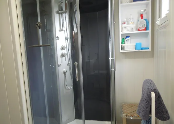 Casa de Férias Chez Pauline, Gavray. House With Secure Parking, Wi-fi & Garage. Gavray-sur-Sienne