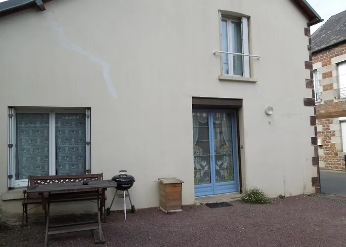 Chez Pauline, Gavray. House With Secure Parking, Wi-fi & Garage. Gavray-sur-Sienne