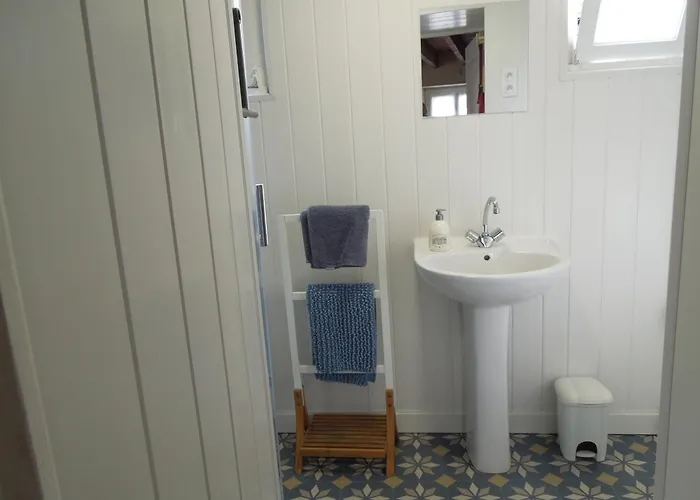 Chez Pauline, Gavray. House With Secure Parking, Wi-fi & Garage. Gavray-sur-Sienne