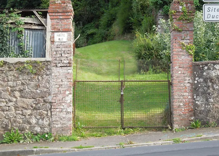 Casa de Férias Chez Pauline, Gavray. House With Secure Parking, Wi-fi & Garage. *