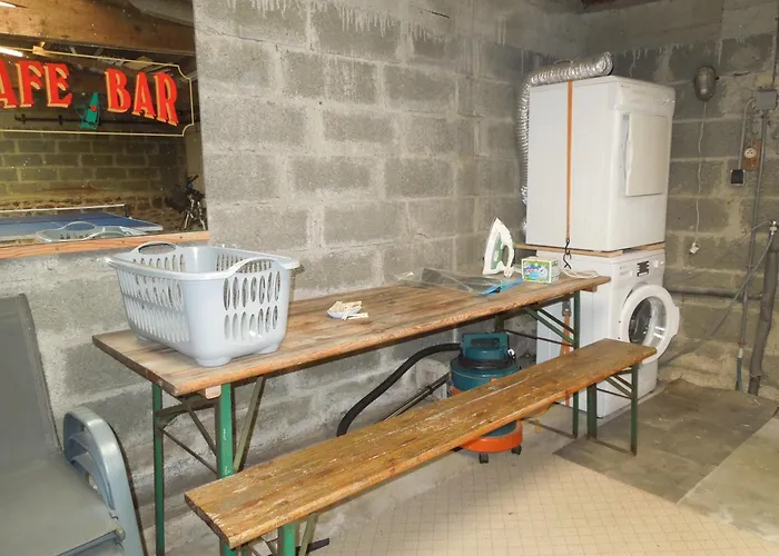 Chez Pauline, Gavray. House With Secure Parking, Wi-fi & Garage. Casa de Férias Gavray-sur-Sienne