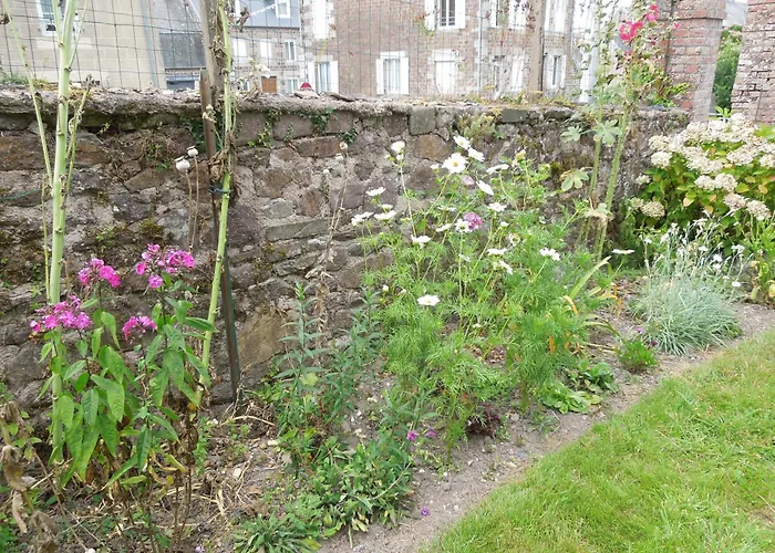 Chez Pauline, Gavray. House With Secure Parking, Wi-fi & Garage. * Gavray-sur-Sienne